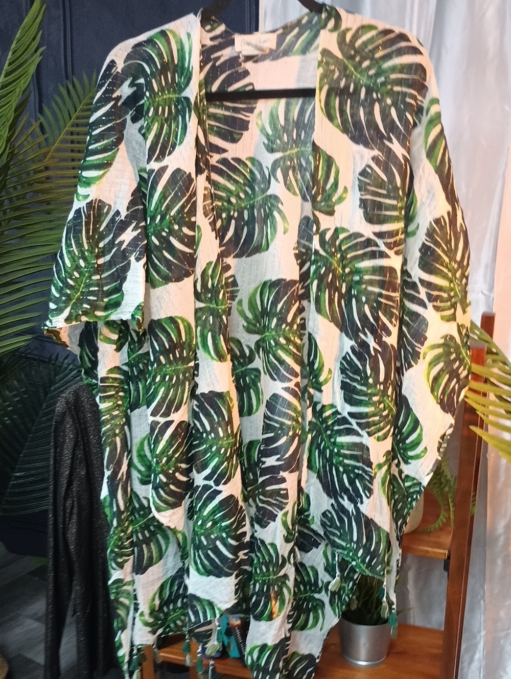 Charlie Paige Green and White Tropical Leaf Kimono